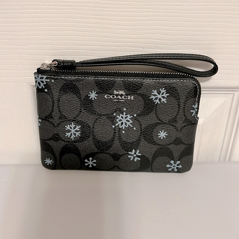 EUC Coach Signature Wristlet with Snowflake Print 6.25 x 4 x .5
